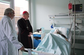 Biskupi odwiedzają pacjentów stołecznych szpitali i placówek opiekuńczych.