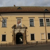 Kuria krakowska: Kwerenda archiwalna nie potwierdza ciężkich zarzutów stawianych niektórych hierarchom