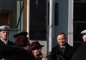Prezydent odłosnił tablicę poświęconą Antoniemu Miotkemu w Pucku.