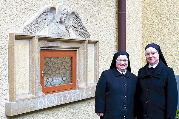Duchaczki uratowały czworo noworodków. Od prawej s. Pompilia i s. Wacława.