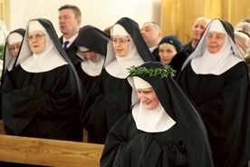 ▲	Siostra pochodzi z diecezji łowickiej. Podobna uroczystość w sierpeckim klasztorze miała miejsce 20 lat temu.