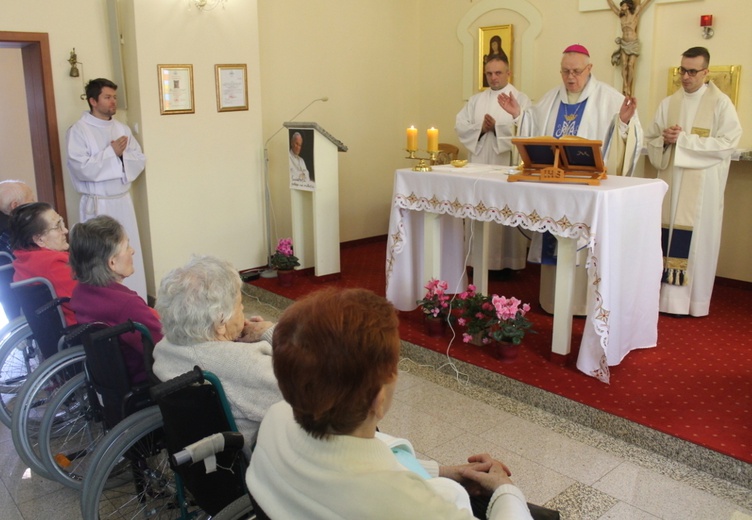 Legnica. Biskup z odwiedzinami w "Samarytaninie" 