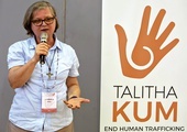 S. Gabriela Botanni jest międzynarodową koordynatorką sieci Talitha Kum, skupiającej różne środowiska zakonne walczące z handlem ludźmi i pomagające ofiarom tego procederu.