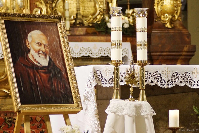 Wprowadzenie relikwii o. Pio
