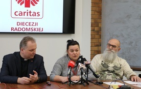 O pomocy bezdomnym opowiadali ks. Robert Kowalski, Dagmara Kornacka i Wojciech Dąbrowski.