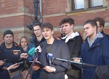Gdańsk. Protest młodzieży szkolnej przeciwko programowi "Zdrovve Love"