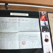 Na krużgankach klasztornych można było zobaczyć m.in. oryginał listu apostolskiego  „Cracoviae in Polonia” papieża Benedykta XV, nadający godność świątyni. 