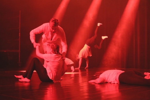 Biblijne "Plagi" w tanecznym spektaklu Drachmy i Teatru Tańca Szofar