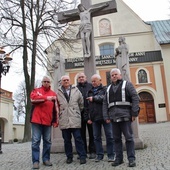 Góra Świętej Anny. 80-latek z Rydułtów dotarł tu pieszo po raz 400!