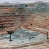 KGHM Polska Miedź jest współwłaścicielem kopalni odkrywkowej Sierra Gorda. Ten zakład produkujący miedź i molibden nosi imię Ignacego Domeyki (na zdjęciu w kółku).
