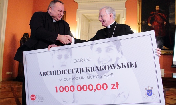 Abp Marek Jędraszewski przekazał czek od archidiecezji krakowskiej na 1 mln zł na rzecz sierot w Syrii