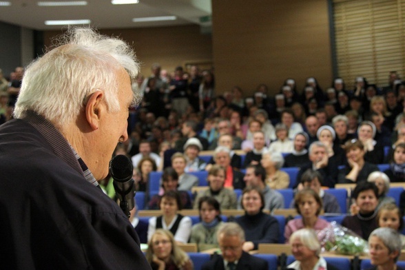 Jean Vanier podczas spotkania w Warszawie