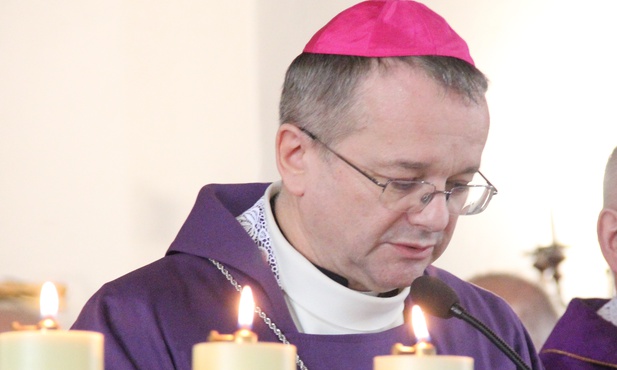 Bp Tadeusz Lityński wezwał do modlitwy 
