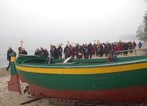 W Gdyni po raz 20. mężczyźni odprawili nad morzem doroczną Drogę Krzyżową