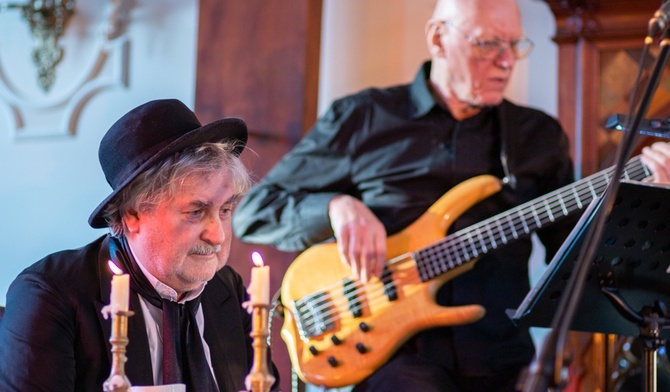 Muzycy w trakcie koncertów przybliżają publiczności kulturę żydowską.