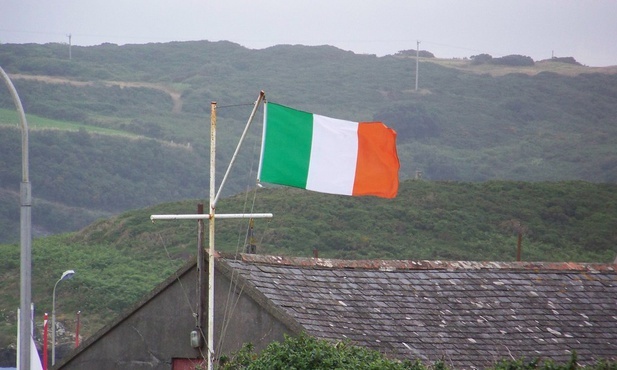 Irlandia zamyka szkoły i ogranicza zgromadzenia masowe