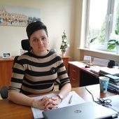 Justyna Łukasik, dyrektor skiernieiwckiego sanepidu, prosi o zachowanie spokoju i stosowanie się do wytycznych.