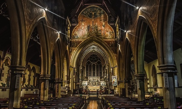 Anglia: Kościoły pozostaną otwarte