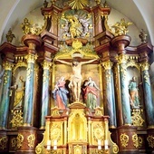 ◄	Późnobarokowy  ołtarz główny (1726 r.) w świątyni redemptorystów w Gliwicach  z cudownym krucyfiksem.