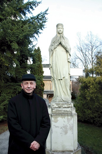 ▲	– Chcemy przywrócić dawny kult, jakim była po wojnie otaczana Najświętsza Maryja Panna na Mokotowie  – mówi proboszcz parafii św. Andrzeja Boboli. 