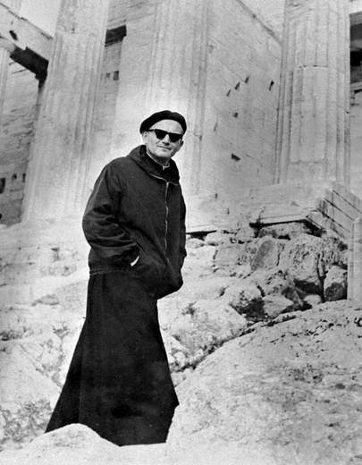 Bp Karol Wojtyła na ateńskim Akropolu w 1946 r.