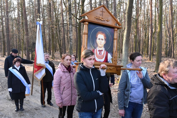 W wał-rudzkim lesie.