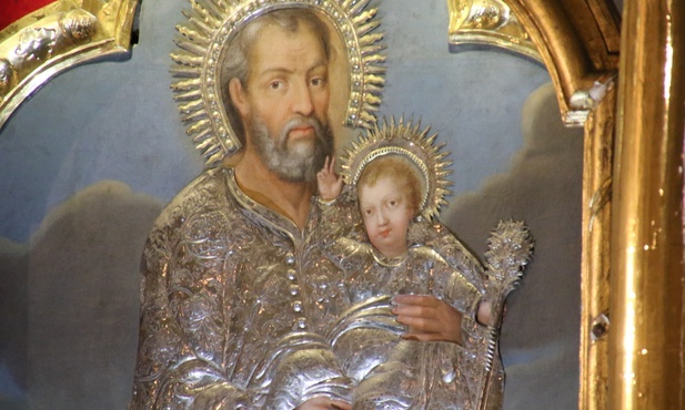 Obraz św. Józefa czczony od ponad 300 lat w bocznym ołtarzu sanktuarium w Oborach.
