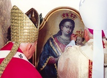 ▲	Wizerunek został ukoronowany przez papieża Jana Pawła II na sopockim hipodromie 5 czerwca 1999 roku.