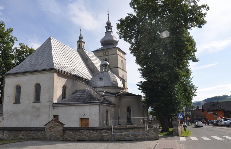 Kościół w Łącku - widok z zewnątrz.