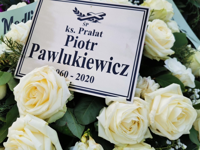 Grób ks. Piotra Pawlukiewicza