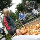 Coraz więcej osób będzie pogtrzebować pomocy.