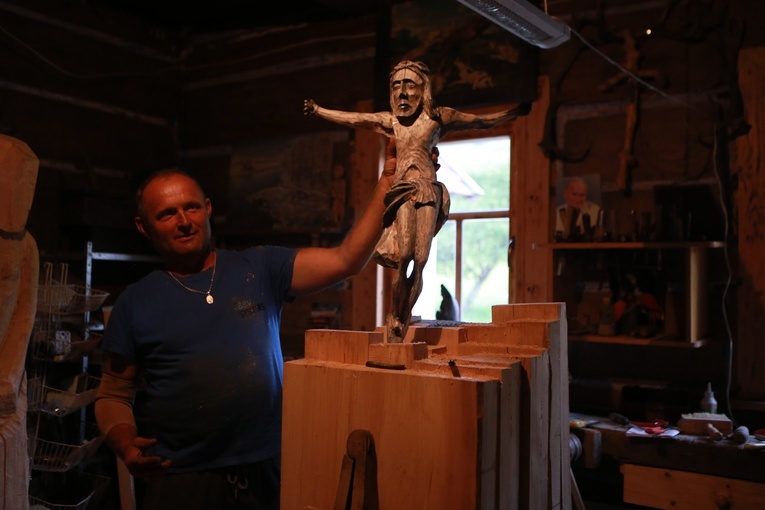 Kazimierz Sikora - rzeźbiarz z Ochotnicy Górnej