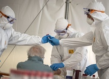 O 727 wzrosła liczba zmarłych osób zakażonych koronawirusem we Włoszech