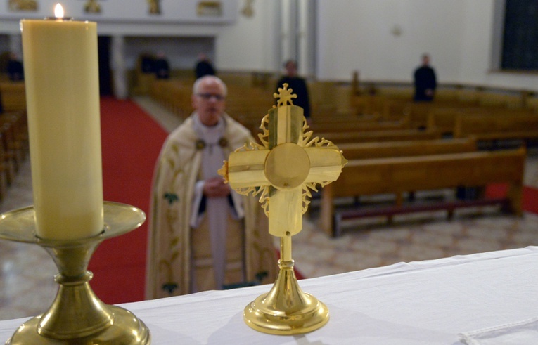 Przy wystawionych relikwiach papieża Polaka została odmówiona Litania do św. Jana Pawła II.