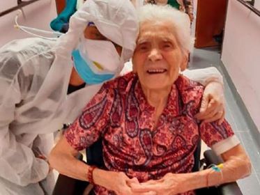 104-latka wygrała z koronawirusem!