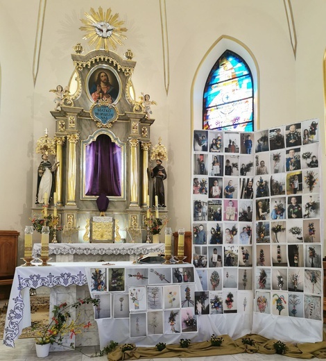 Dekoracja w porąbczańskim kościele w Niedzielę Palmową.