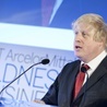 Boris Johnson nadal na intensywnej terapii, jego stan się poprawia