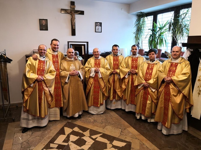 Kapłani z parafii św. Józefa w Lublinie.