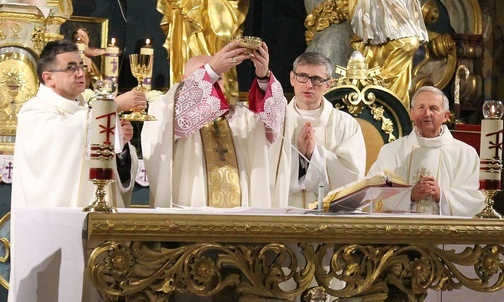 Liturgii Wielkiego Czwartku w konkatedrze przewodniczył bp Piotr Greger.