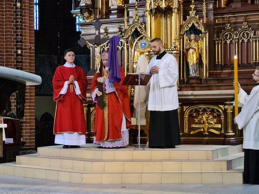 Wielki Piątek w gliwickiej katedrze - cz. 2