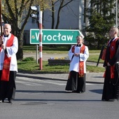 W prosecji pokutnej szli sami kapłani.