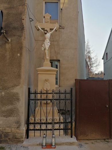 Renowacja zabytkowego krzyża górniczego w Tarnowskich Górach