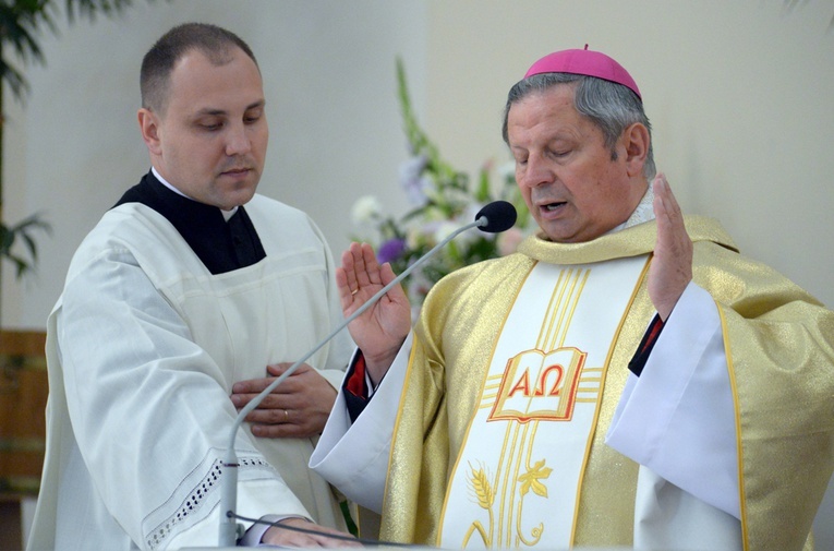 Ks. Tomasz Herc jest liturgistą, osobistym sekretarzem bp. Henryka Tomasika.