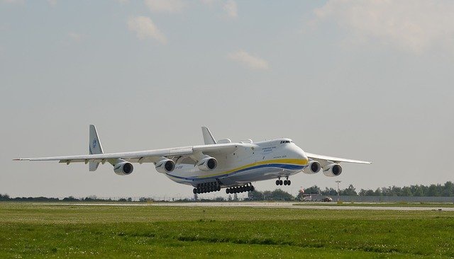 Na Lotnisku Chopina we wtorek ma wylądować największy samolot świata ze sprzętem medycznym