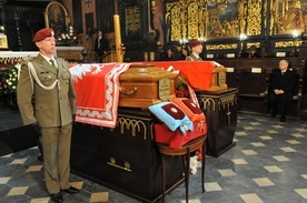 Kraków. 10 lat temu na Wawelu pochowano prezydenta Kaczyńskiego