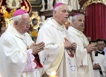 Biskupi legniccy w czasie jednej ze Mszy św.
