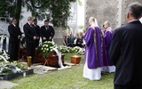 Od 20 kwietnia poluzowane zostały także przepisy dotyczące liturgii kościelnych.