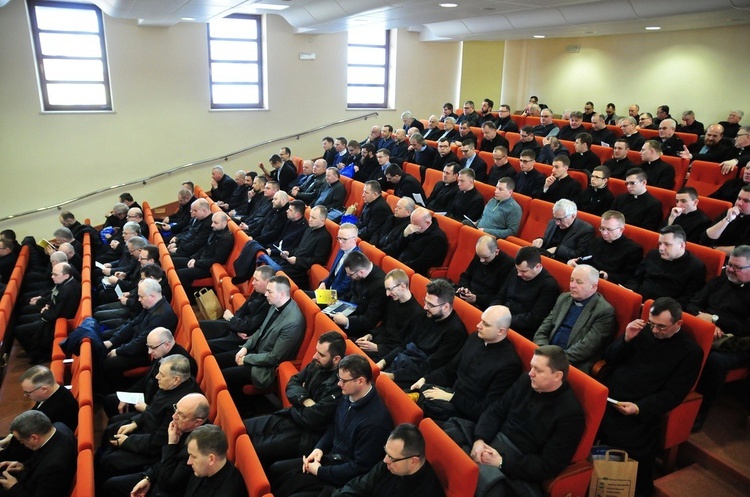 Kapłani archidiecezji lubelskiej odpowiedzieli na apel metropolity.