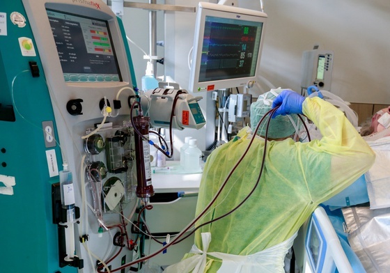 Belgia: Pacjent z koronawirusem wraca do zdrowia dzięki leczeniu osoczem krwi