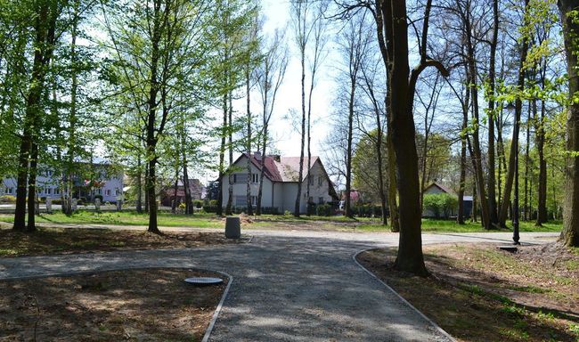 Bojanów. Do parku jeszcze w maju